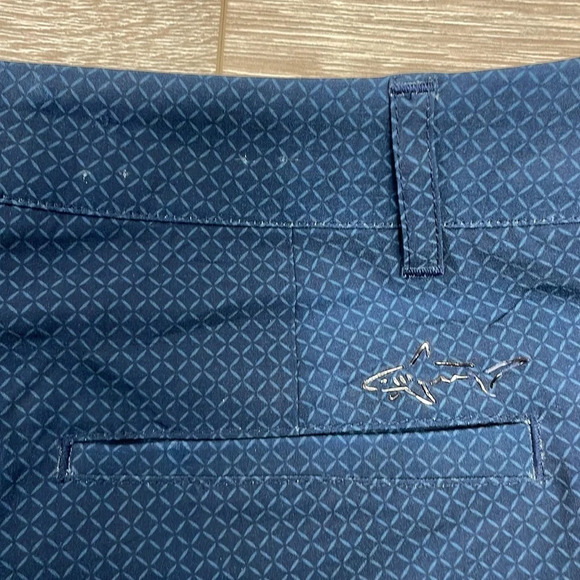 Greg Norman Women’s Flat Front Navy Geometric Print Golf Shorts 0 - Picture 15 of 16